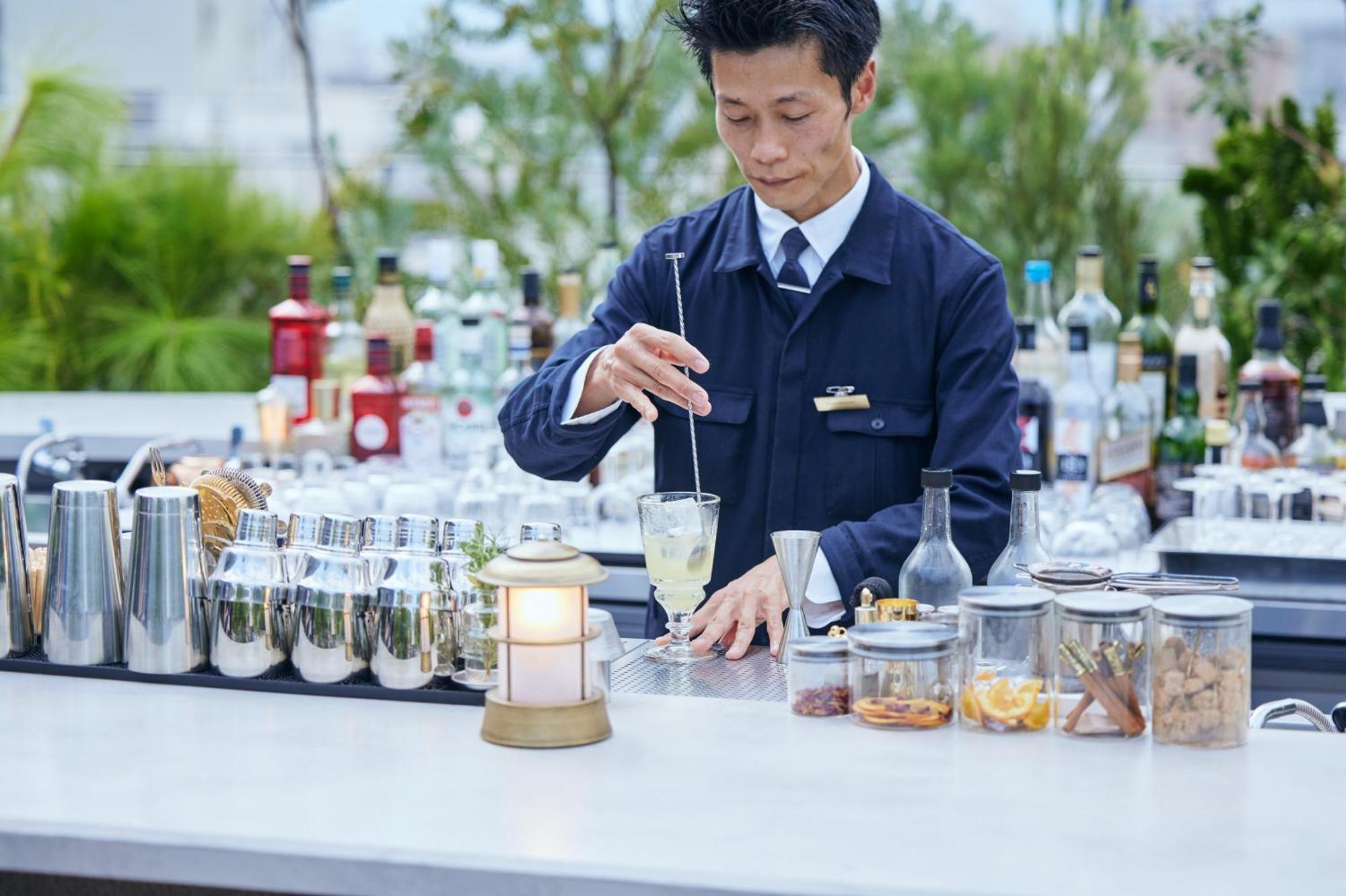 Nohga Hotel Kiyomizu Kjóto Exteriér fotografie A bartender stirring a drink