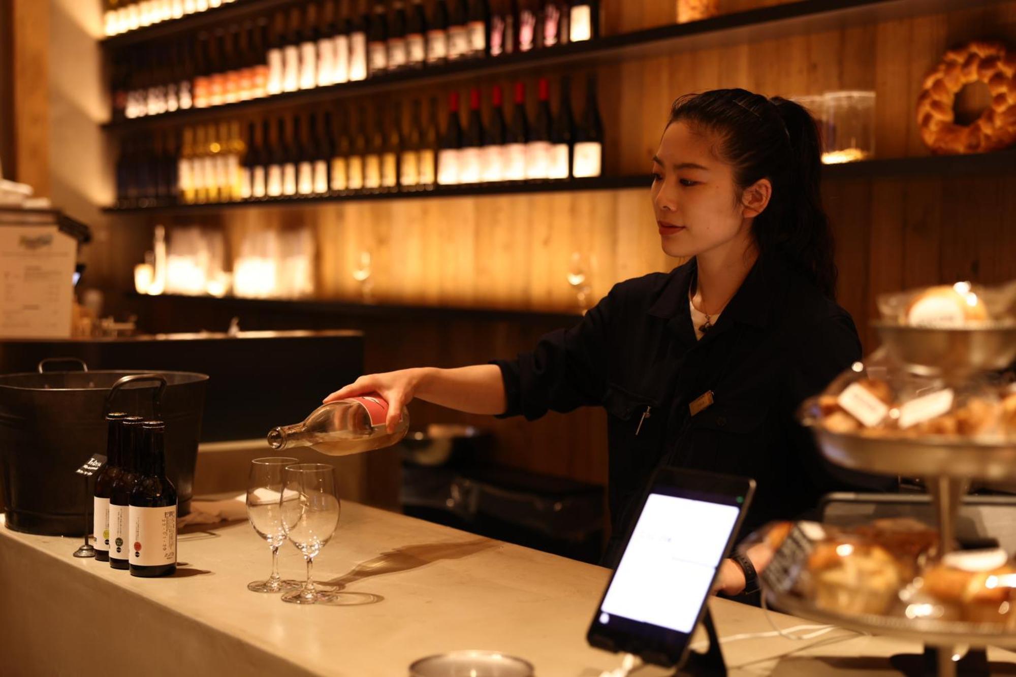 Nohga Hotel Kiyomizu Kjóto Exteriér fotografie A waitress at work